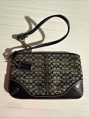 vintage Coach black and gray signature "C" jacquard wristlet